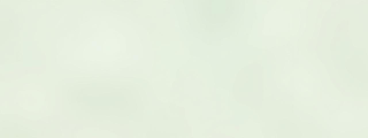 Sanfte Naturkosmetikprodukte auf einem eleganten Marmorhintergrund